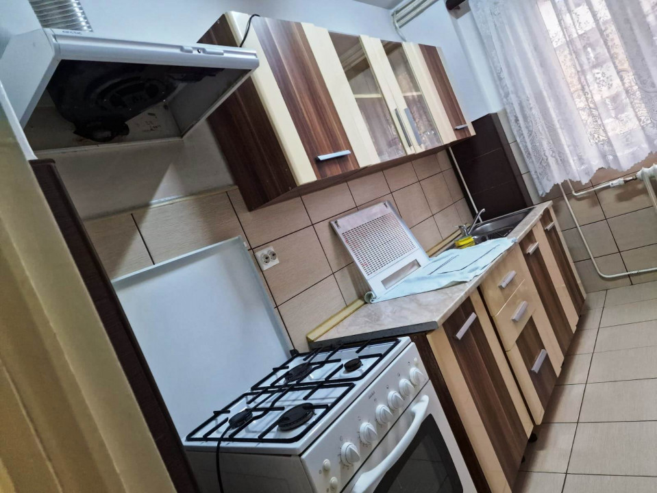 Apartament decomadat, et.4, zona M.Viteazul.