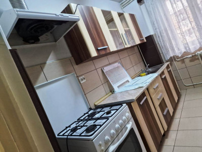 Apartament decomadat, et.4, zona M.Viteazul.