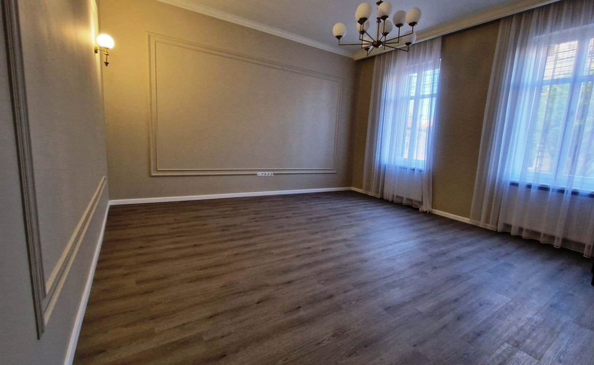 Apartament la casă, zona Centrală!!