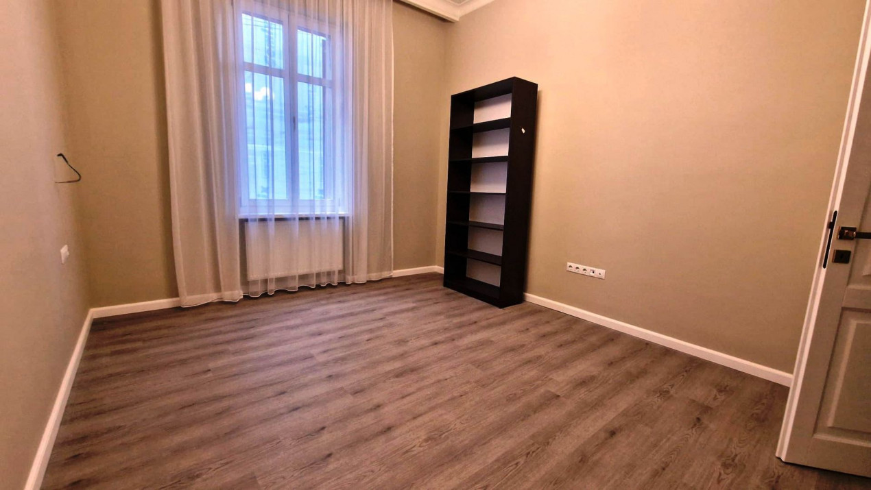 Apartament la casă, zona Centrală!!