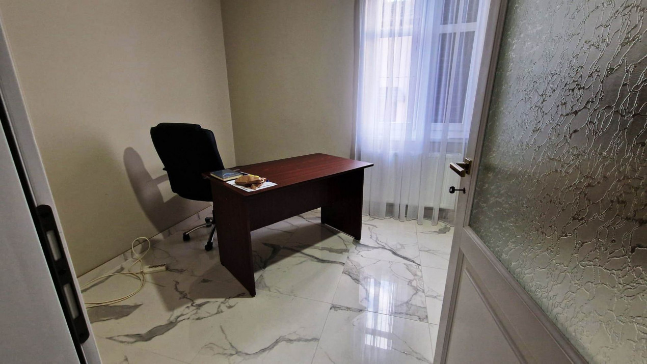 Apartament la casă, zona Centrală!!