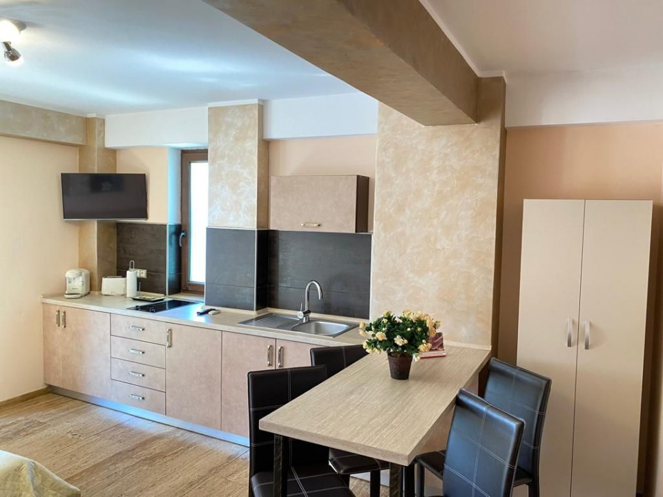 Apartament cu 3 camere de închiriat,  zona  de Vest!!