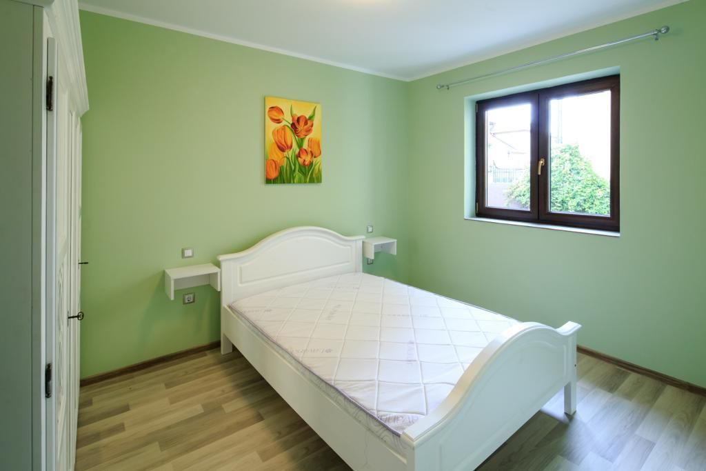 Apartament cu 3 camere in vilă, de închiriat!!