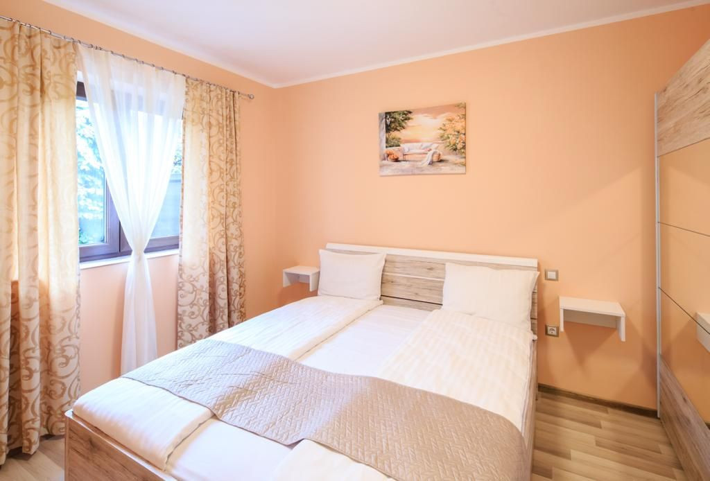 Apartament cu 3 camere in vilă, de închiriat!!